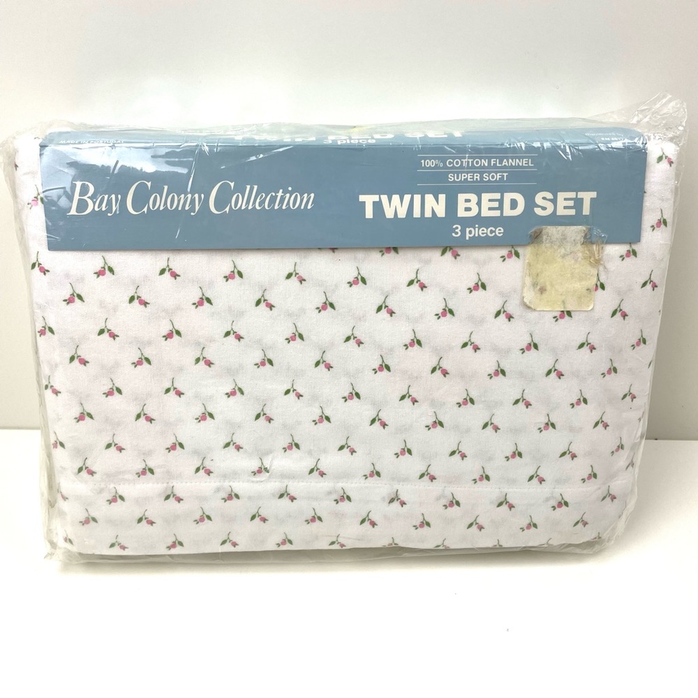 NWOT Flannel Twin Bed Set - White with Pink Accents